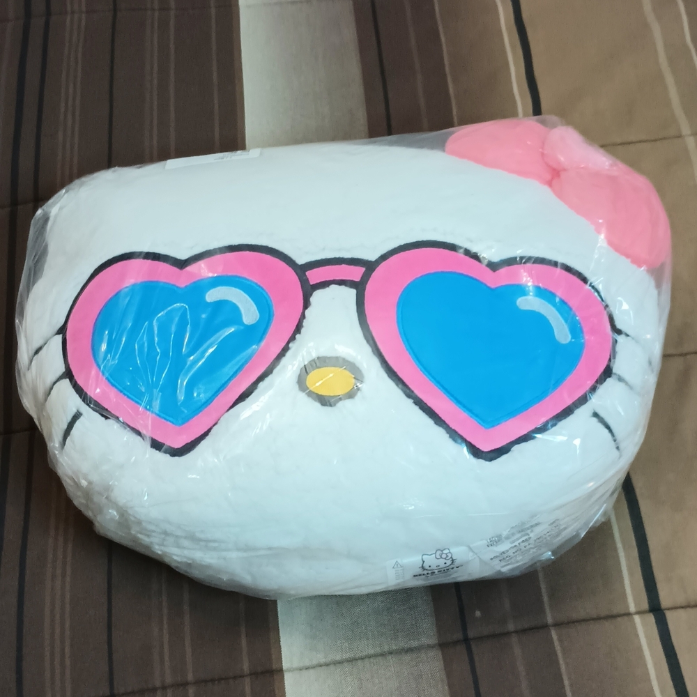 Hello‎ Kitty Sunglasses Pillow
